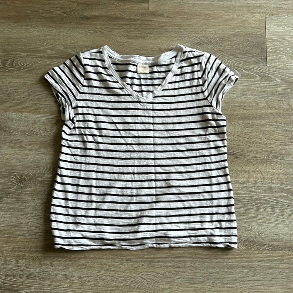 Soma black and white striped lightweight basic tee women’s size medium